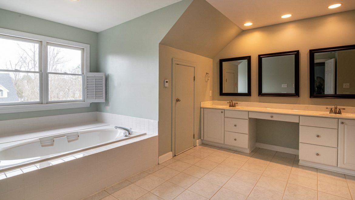Tips to Choose Bathroom Cabinets